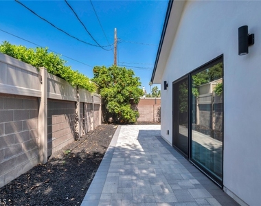 2117 W Clark Avenue - Photo Thumbnail 17