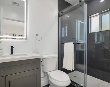 2117 W Clark Avenue - Photo Thumbnail 13