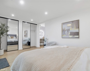 2115 W Clark Avenue - Photo Thumbnail 23