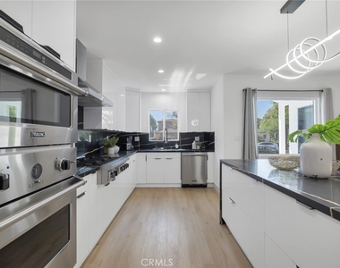 2115 W Clark Avenue - Photo Thumbnail 12