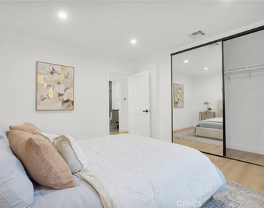 2115 W Clark Avenue - Photo Thumbnail 17