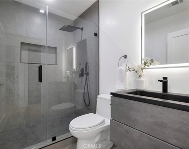 2115 W Clark Avenue - Photo Thumbnail 15