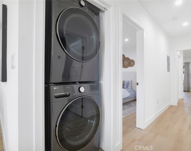 2115 W Clark Avenue - Photo Thumbnail 14