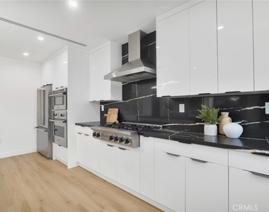 2115 W Clark Avenue - Photo Thumbnail 10