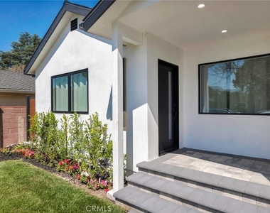 2115 W Clark Avenue - Photo Thumbnail 1