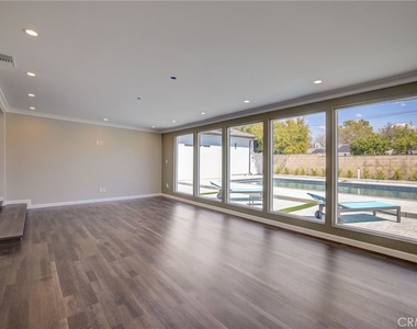 10920 Garden Grove - Photo Thumbnail 5