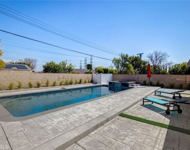 10920 Garden Grove - Photo Thumbnail 32