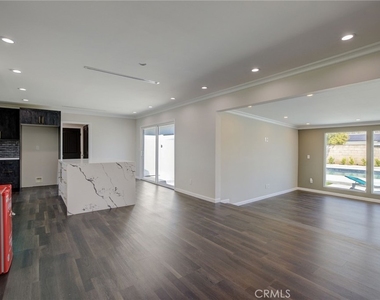 10920 Garden Grove - Photo Thumbnail 9