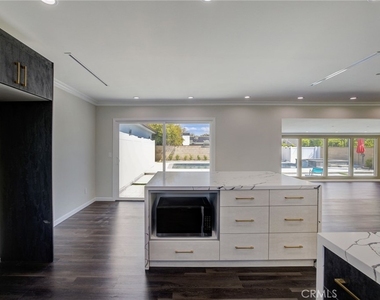 10920 Garden Grove - Photo Thumbnail 16