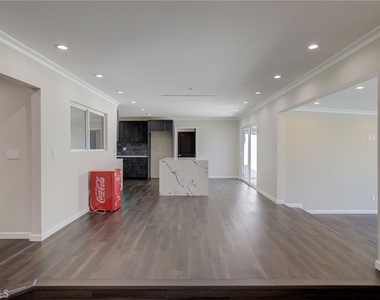 10920 Garden Grove - Photo Thumbnail 11
