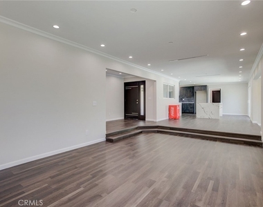 10920 Garden Grove - Photo Thumbnail 7