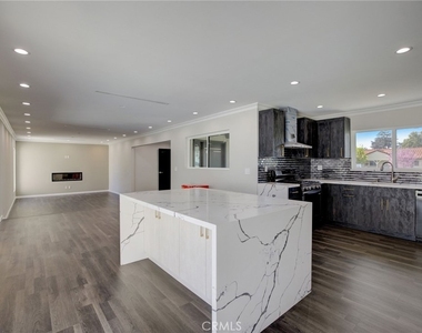 10920 Garden Grove - Photo Thumbnail 10