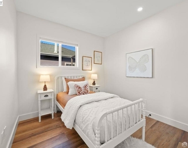 914 44th Street - Photo Thumbnail 12