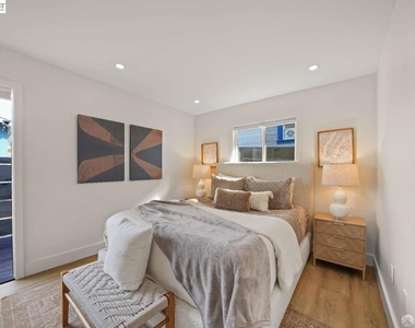 914 44th Street - Photo Thumbnail 6