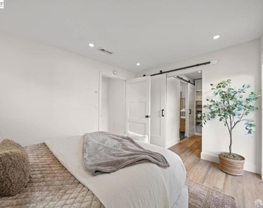914 44th Street - Photo Thumbnail 7