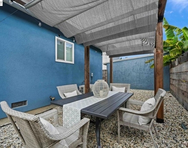 916 44th Street - Photo Thumbnail 7