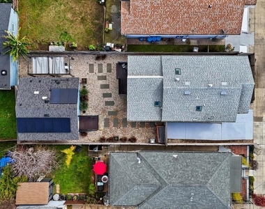 916 44th Street - Photo Thumbnail 8