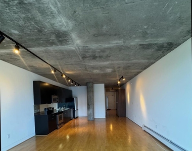 311 Oak St - Photo Thumbnail 2