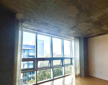311 Oak St - Photo Thumbnail 3