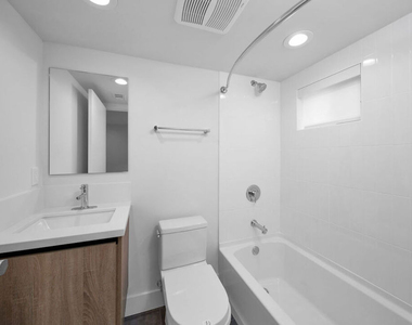 11522 1/2 Emelita Street - Photo Thumbnail 5