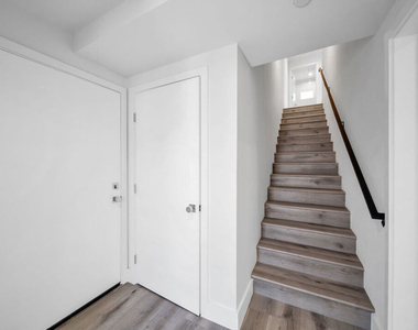 11522 1/2 Emelita Street - Photo Thumbnail 6