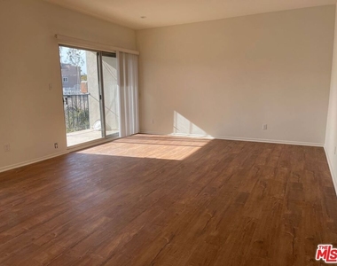 1677 Westholme Avenue - Photo Thumbnail 3