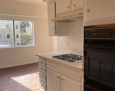 1677 Westholme Avenue - Photo Thumbnail 2