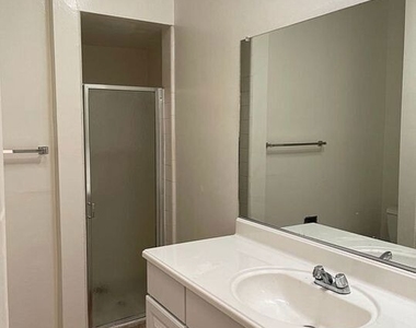 1677 Westholme Avenue - Photo Thumbnail 4