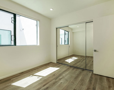 521 N Gramercy Place - Photo Thumbnail 6