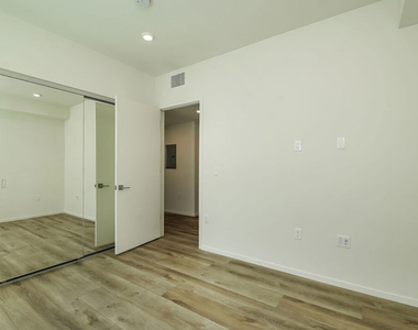 521 N Gramercy Place - Photo Thumbnail 4