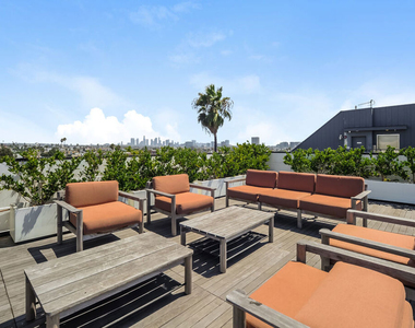 521 N Gramercy Place - Photo Thumbnail 10
