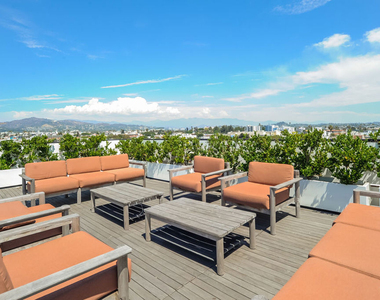 521 N Gramercy Place - Photo Thumbnail 9