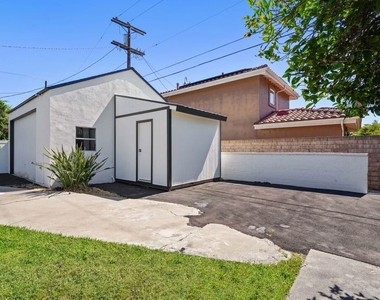 4940 Placidia Avenue - Photo Thumbnail 40