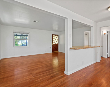 4940 Placidia Avenue - Photo Thumbnail 14