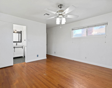 4940 Placidia Avenue - Photo Thumbnail 29