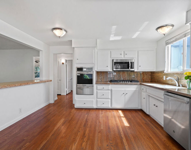 4940 Placidia Avenue - Photo Thumbnail 17