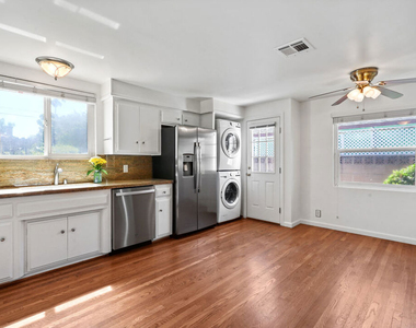 4940 Placidia Avenue - Photo Thumbnail 18