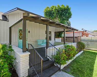 4940 Placidia Avenue - Photo Thumbnail 9