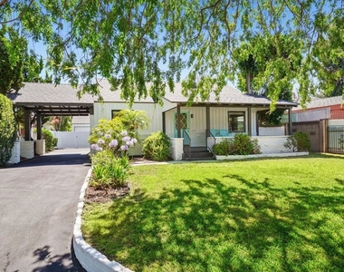4940 Placidia Avenue - Photo Thumbnail 2