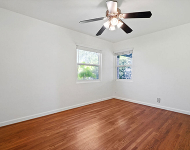 4940 Placidia Avenue - Photo Thumbnail 20
