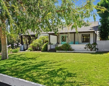 4940 Placidia Avenue - Photo Thumbnail 3