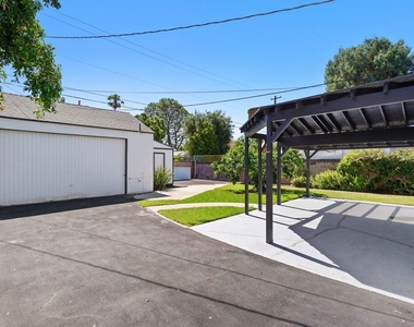 4940 Placidia Avenue - Photo Thumbnail 42