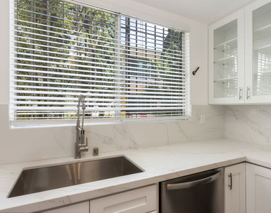 1411 N Harper Avenue - Photo Thumbnail 8