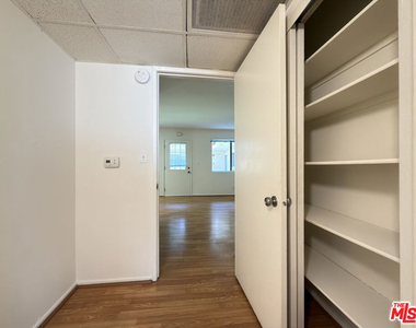 326 S Manhattan Place - Photo Thumbnail 12