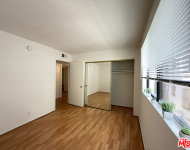 326 S Manhattan Place - Photo Thumbnail 7