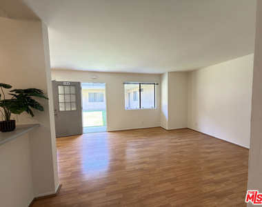 326 S Manhattan Place - Photo Thumbnail 13