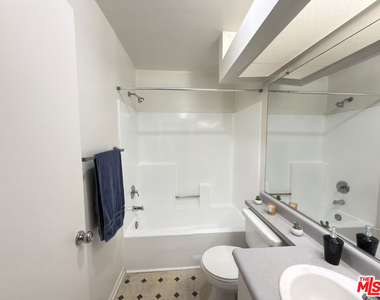 326 S Manhattan Place - Photo Thumbnail 5