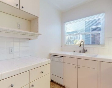 11284 Montana Avenue - Photo Thumbnail 4