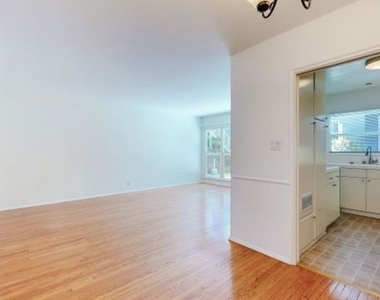 11284 Montana Avenue - Photo Thumbnail 3