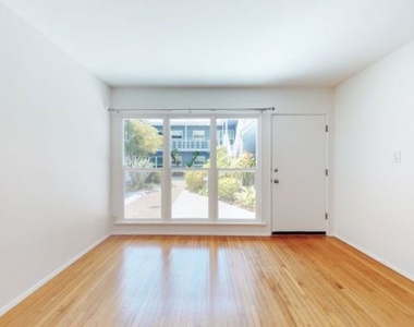 11284 Montana Avenue - Photo Thumbnail 2